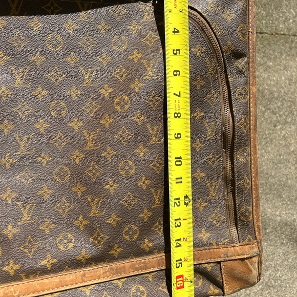 Louis Vuitton Vintage Luggage *Initials N.L.S.* 23x19x8 Saks Fifth Ave Tag - Picture 16 of 17